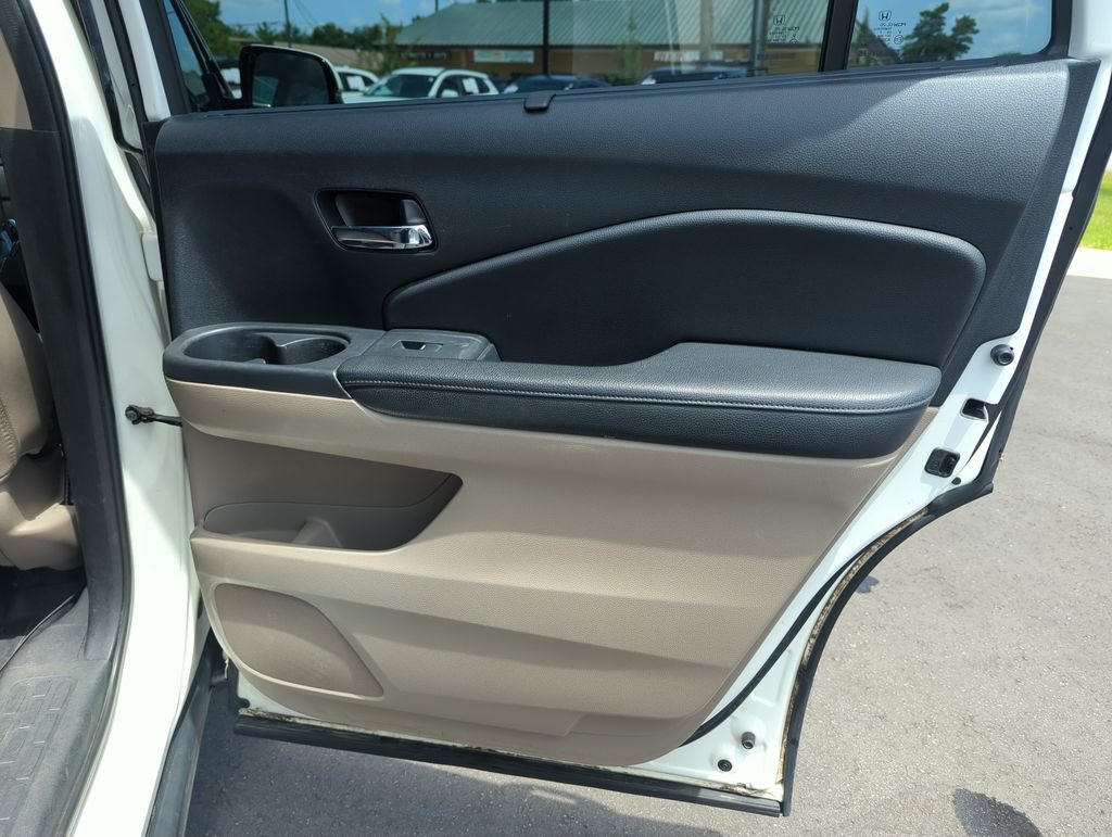 Used 2017  Honda Touring image 33