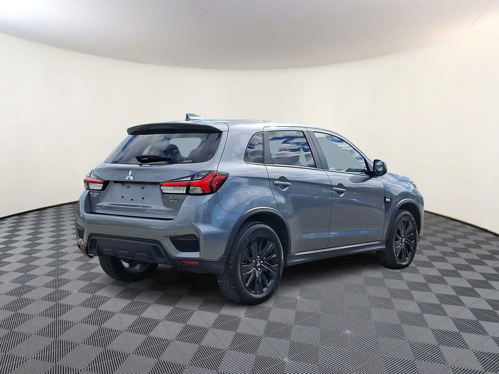 Used 2025 Mercury Gray Metallic Mitsubishi LE image 5