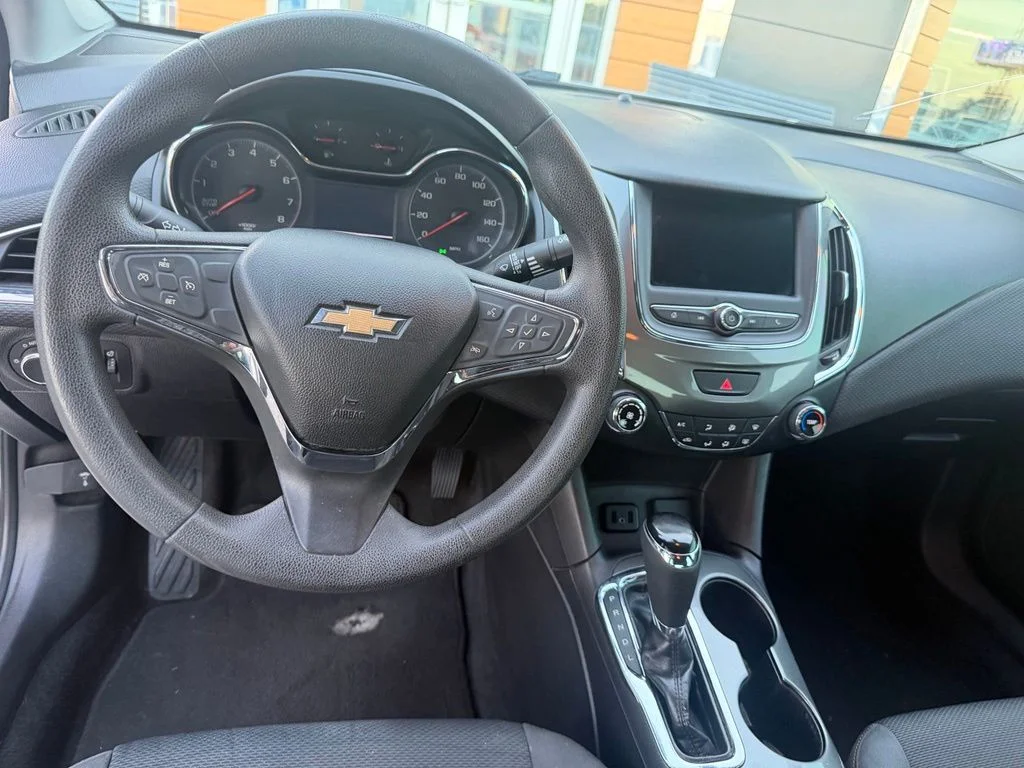 Used 2019 White Chevrolet LS image 10