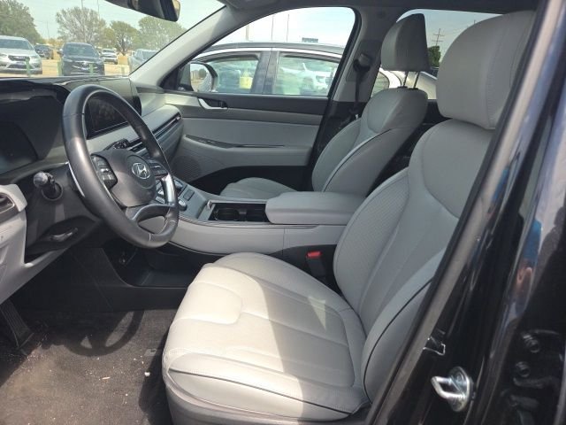 Used 2025 White Hyundai SEL image 2