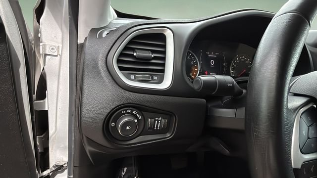 Used 2015 Silver Jeep Latitude image 21