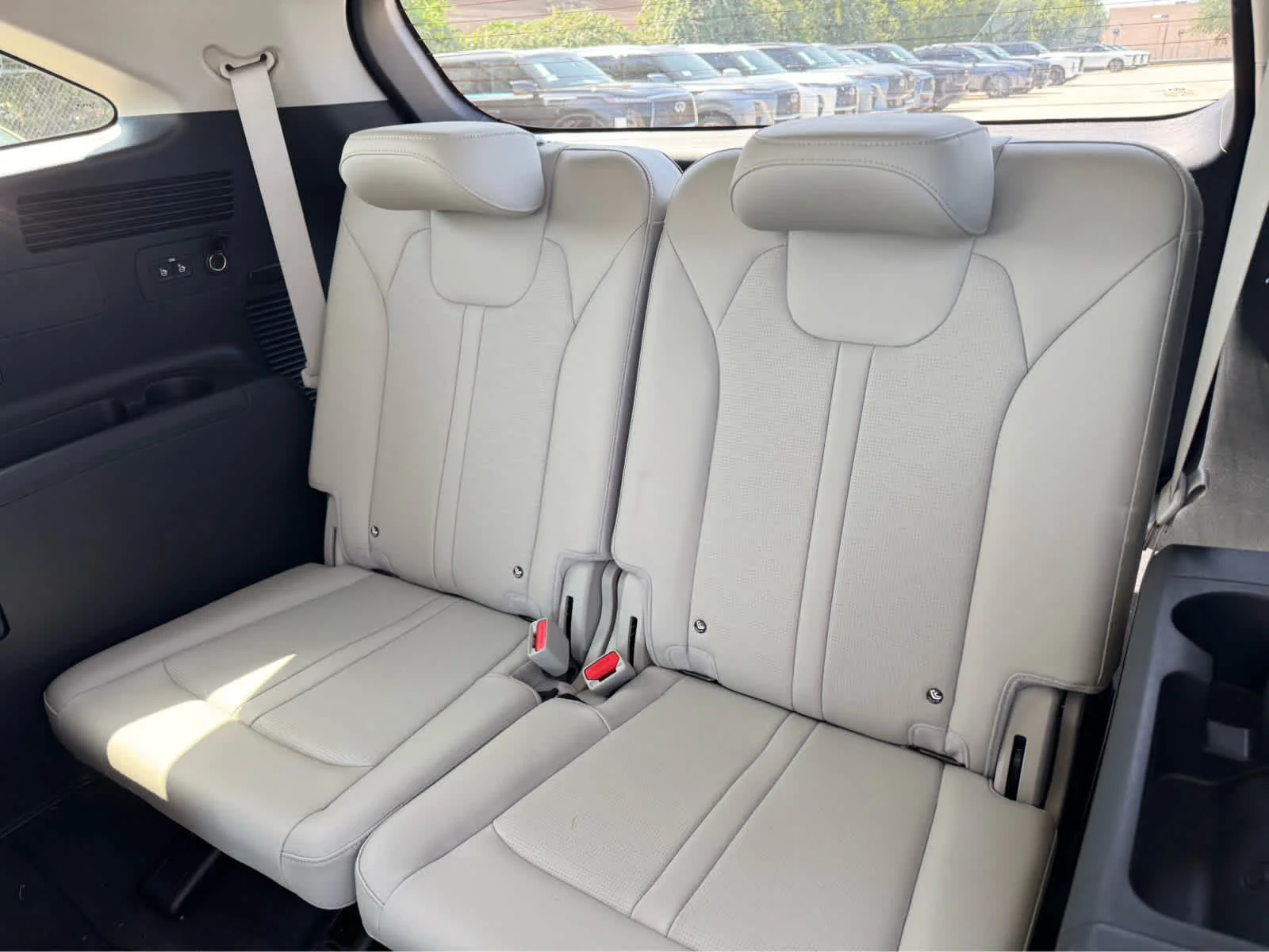 Used 2025 Wolf Gray Kia SX image 26