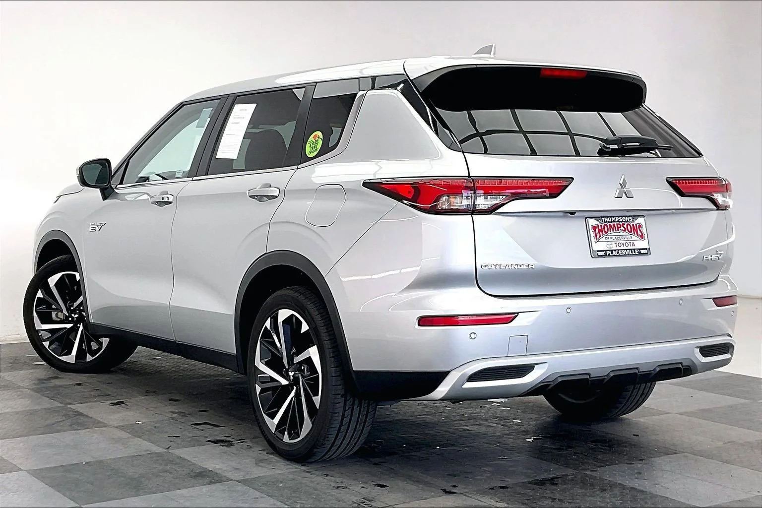 2023 Mitsubishi Outlander Plug-In Hybrid SE - Photo 10