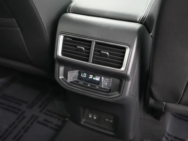 New 2026 Deep Black Pearl Volkswagen 2.0T SE W/TECHNOLOGY image 30