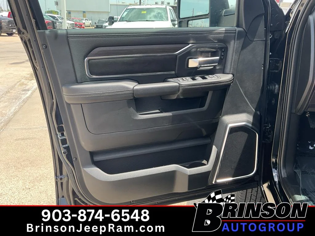 New 2026 Diamond Black Crystal Pearlcoat Ram Laramie image 10