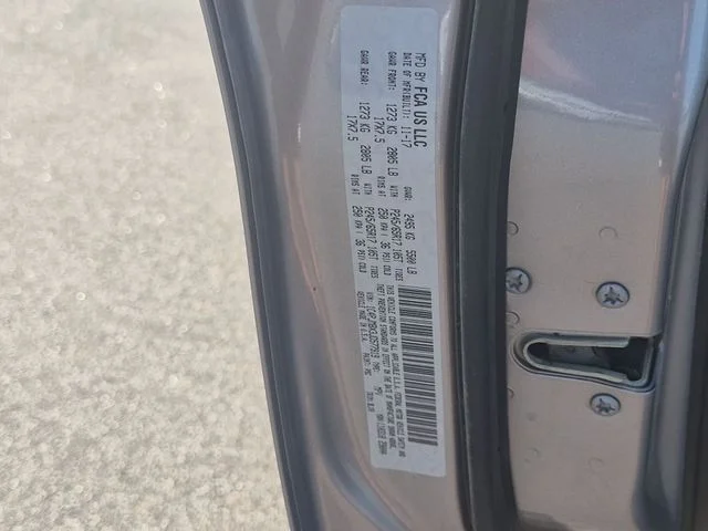 Used 2018 Silver Jeep Trailhawk image 38