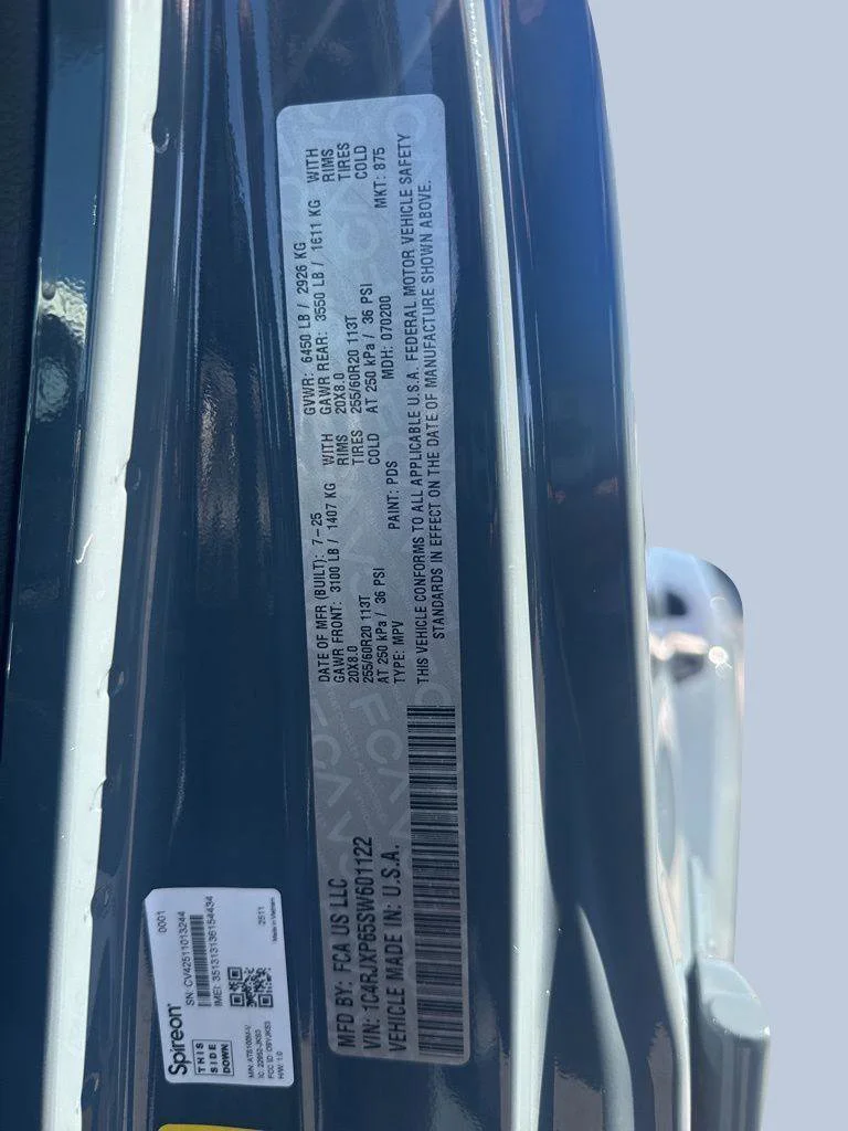 Used 2025 Gray Jeep Sahara image 29