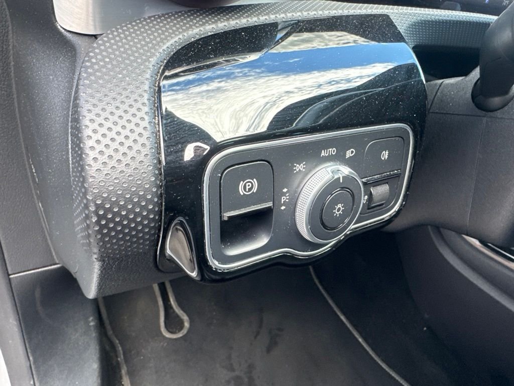 Used 2025  Mercedes-Benz CLA 250 image 31