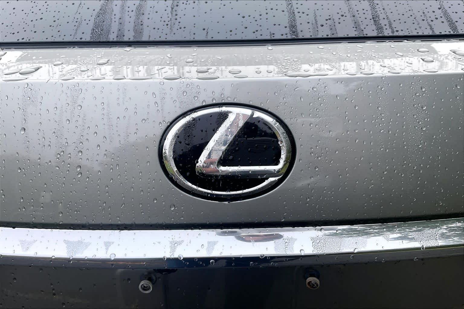 Used 2021 Atomic Silver Lexus  image 32