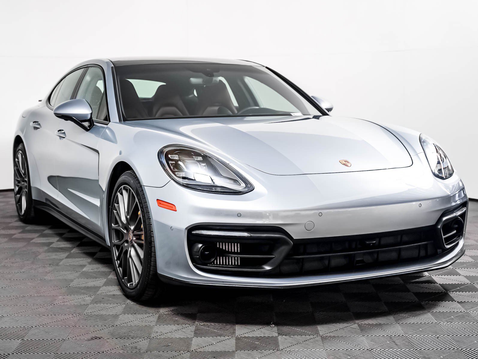 Certified Used 2023 DOLOMITE SILVER Porsche 4 Platinum Edition image 8