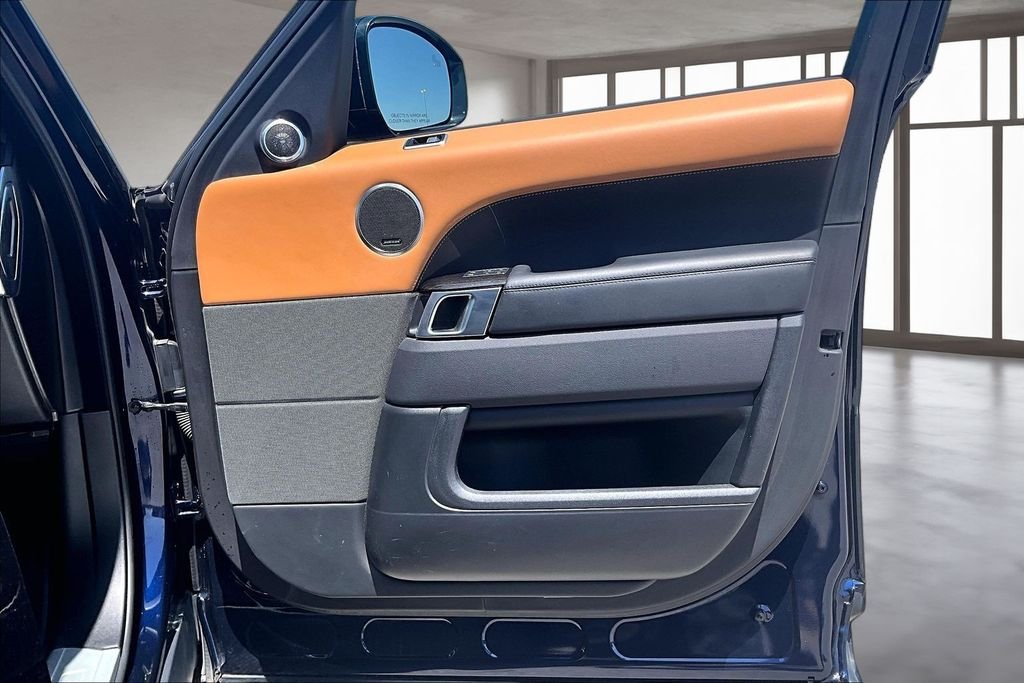 Used 2022 Blue Land Rover HSE Dynamic image 18