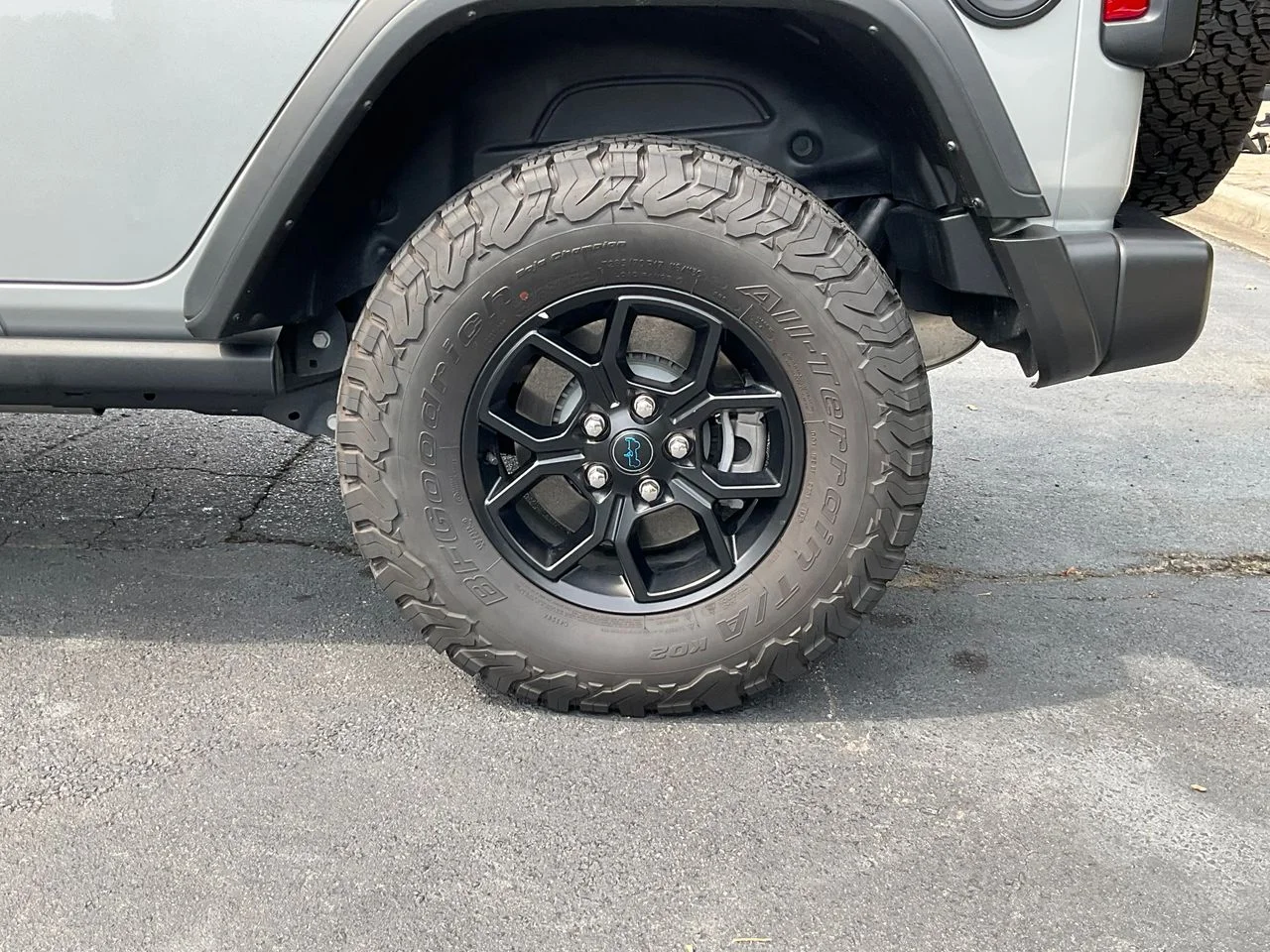 Used 2024 Silver Jeep Willys 4xe image 28