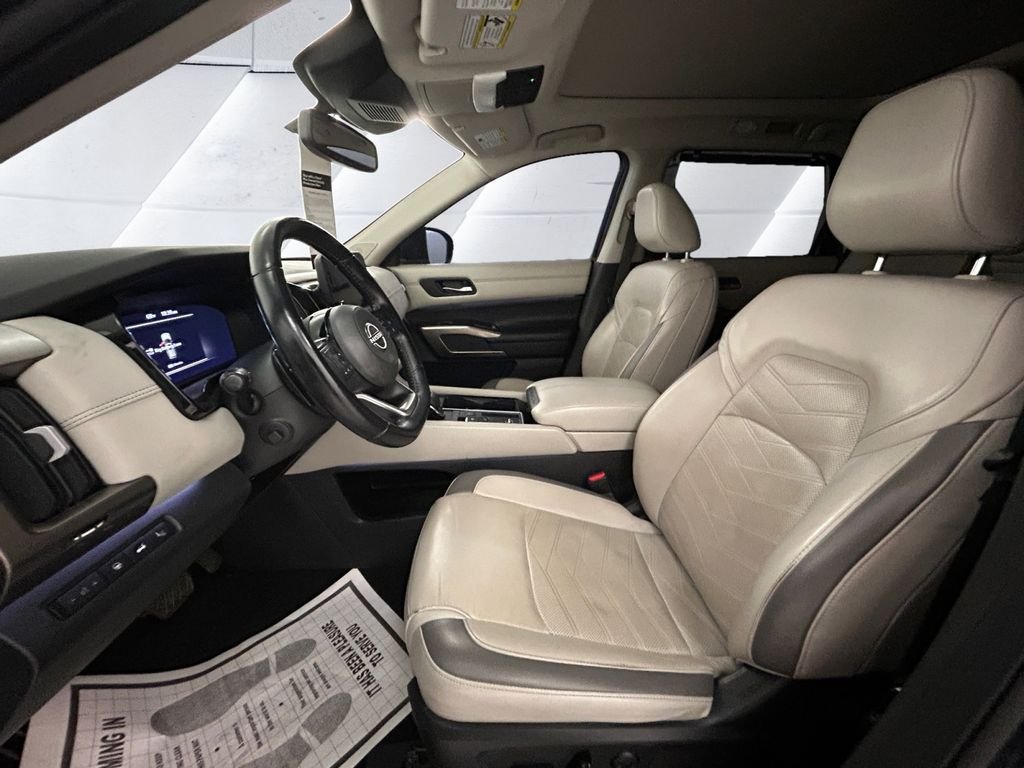 Used 2022 Blue Nissan Platinum image 7