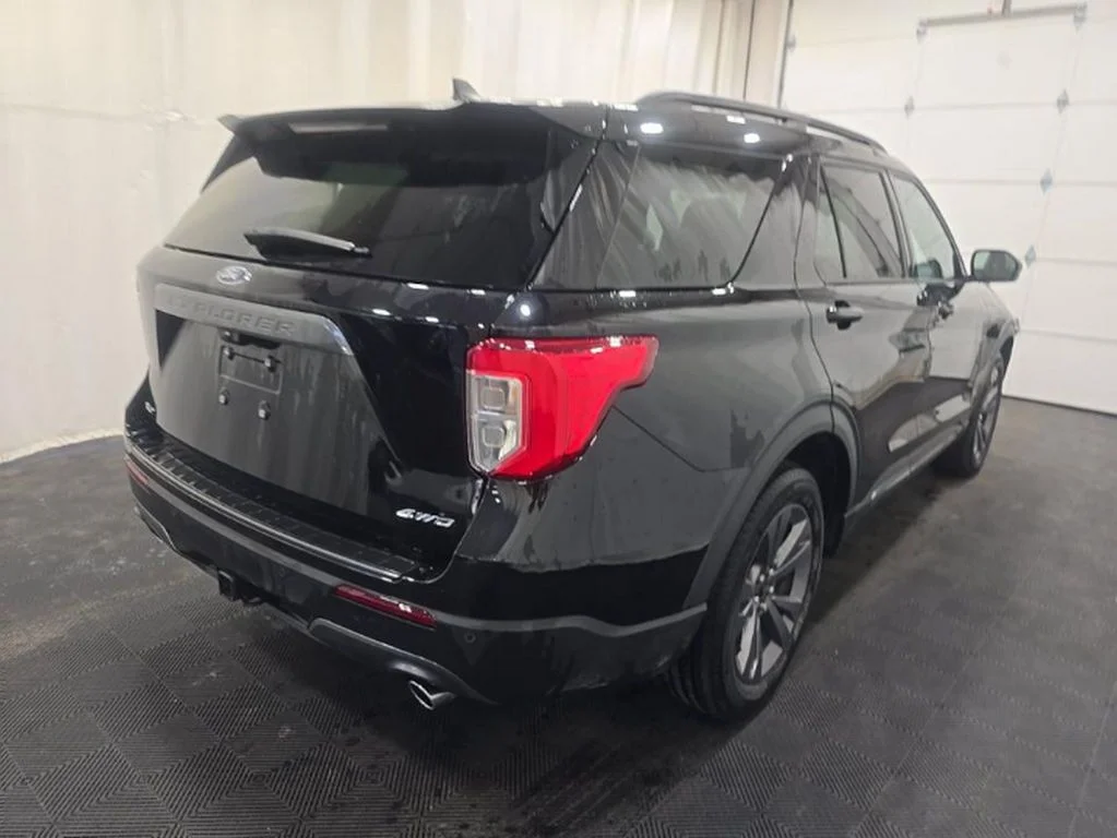 Used 2024 Black Ford XLT image 4