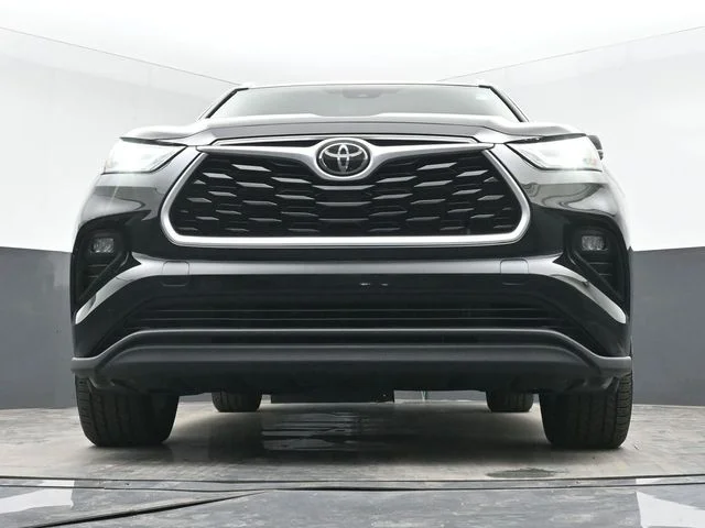 Used 2021 Black Toyota XLE image 34