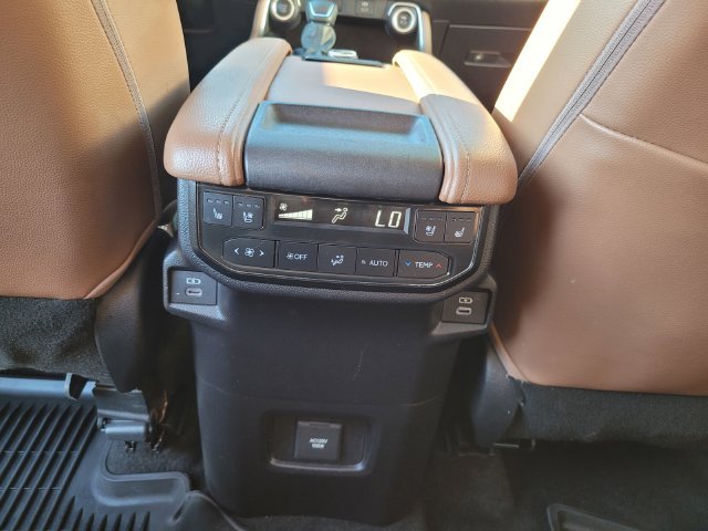 Used 2025  Toyota Platinum image 17