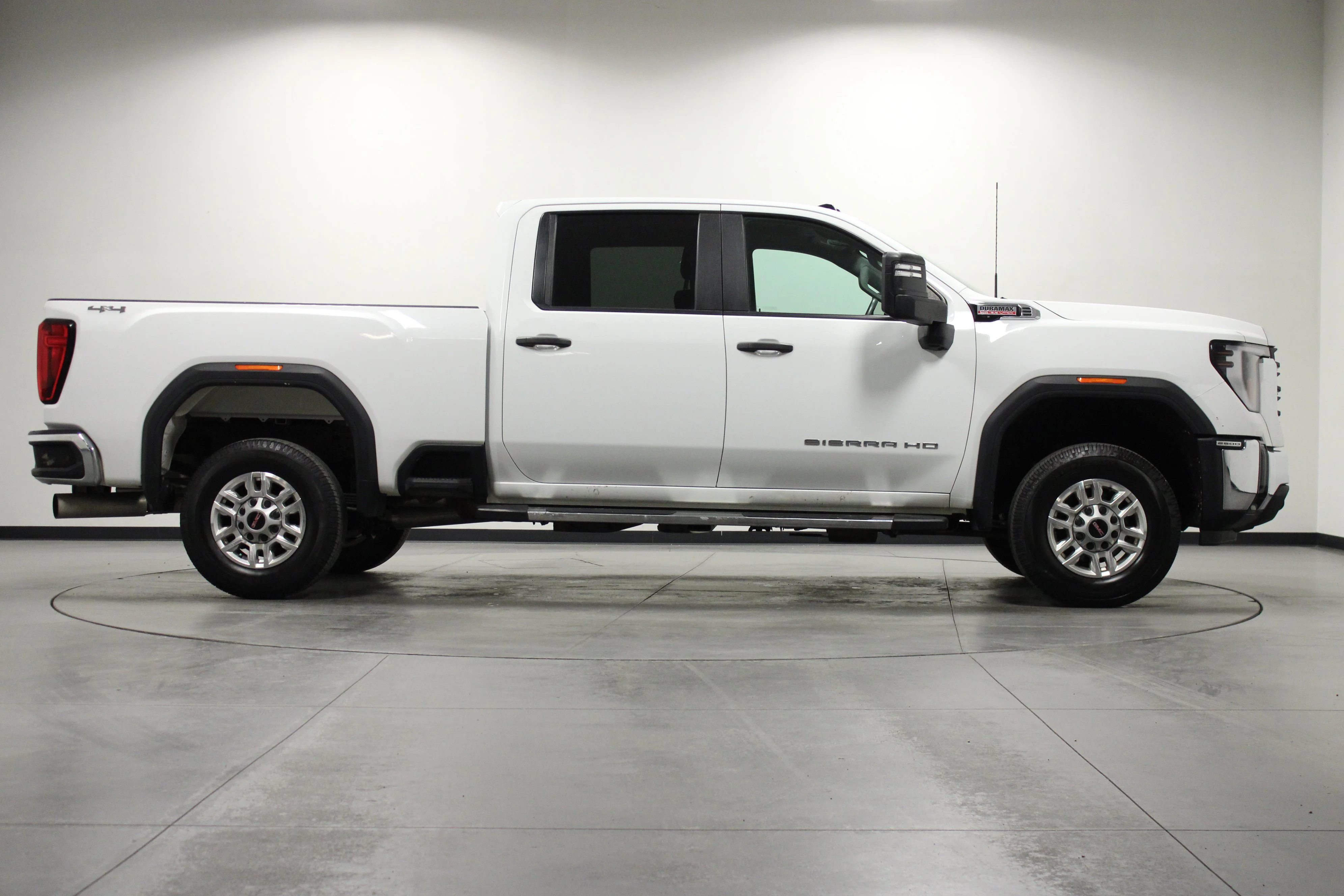 Used 2024 Summit White GMC Pro image 3