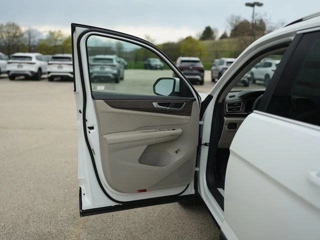 New 2026 Opal White Pearl Volkswagen 2.0T SEL image 27