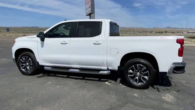 Used 2024 Summit White Chevrolet LT image 6