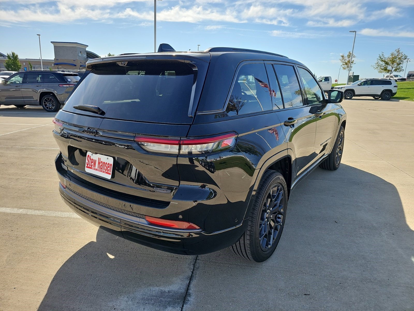 New 2026 Diamond Black Crystal Pearlcoat Jeep Summit image 5