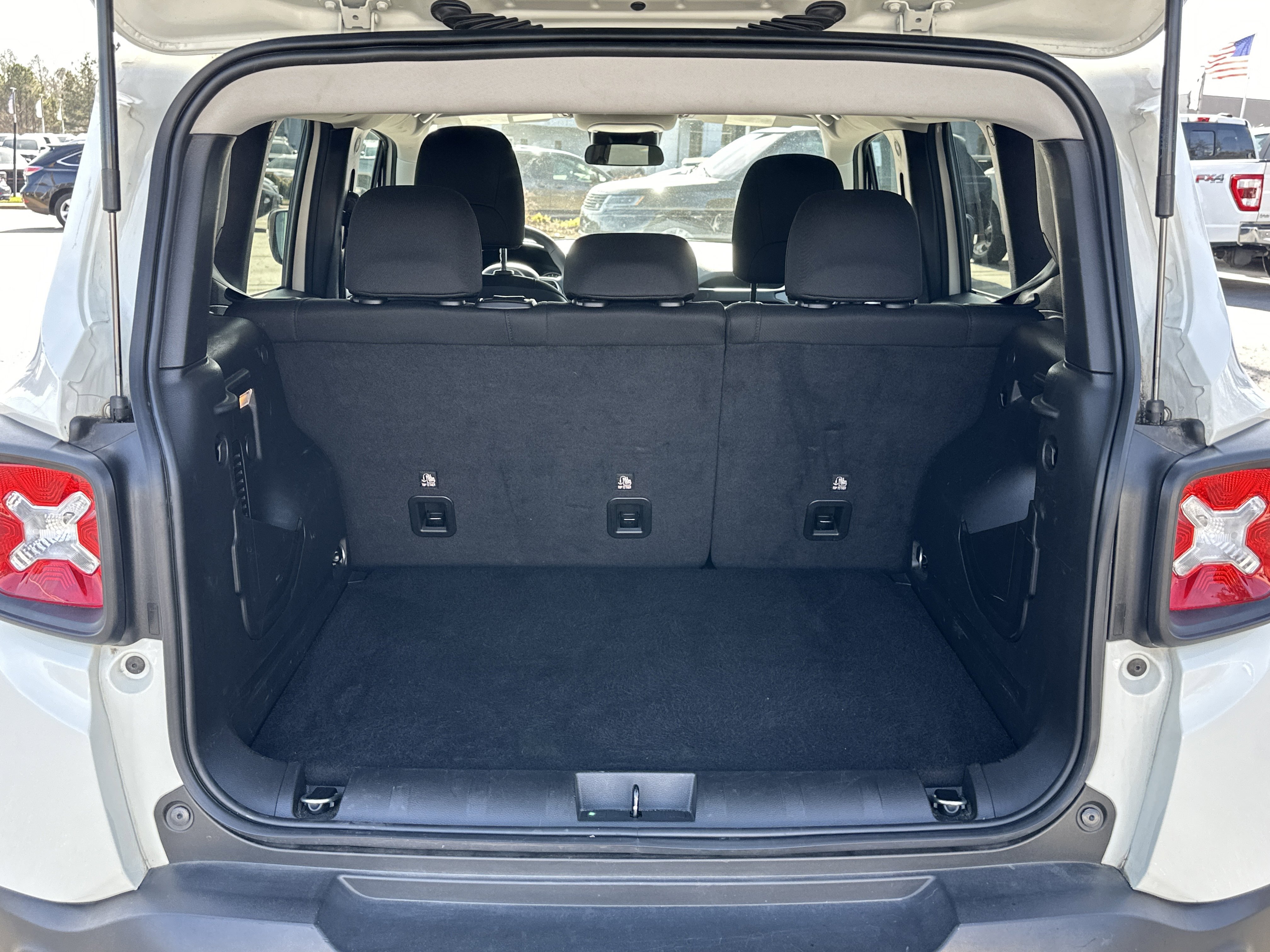 Used 2023 Alpine White Clearcoat Jeep Upland image 19