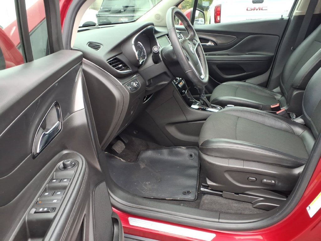 Used 2017 Winterberry Red Metallic Buick Preferred II image 21