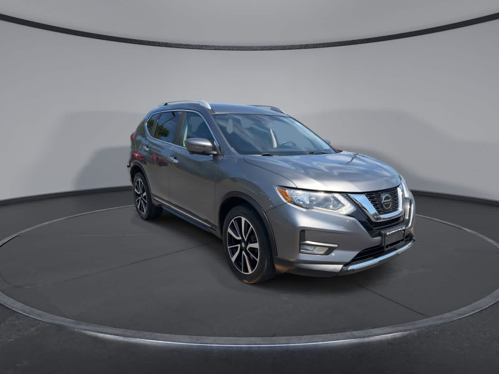 Used 2020 Gun Metallic Nissan SL image 2