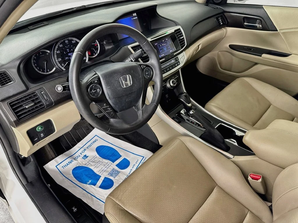 Used 2015 White Honda EX-L image 10