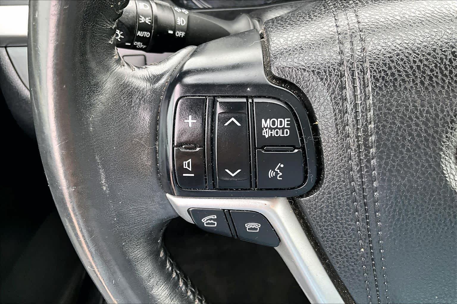 Used 2015 Attitude Black Metallic Toyota XLE image 22