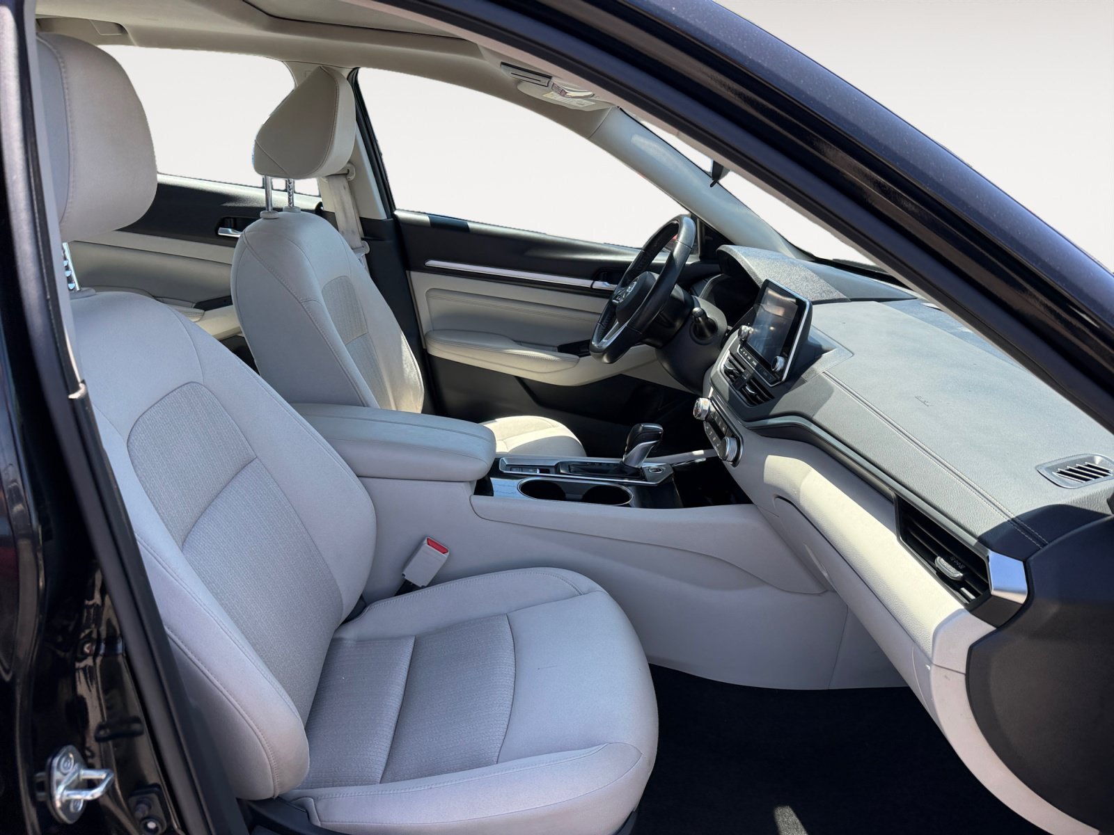 Used 2021 Super Black Clearcoat NISSAN 2.5 SV image 19