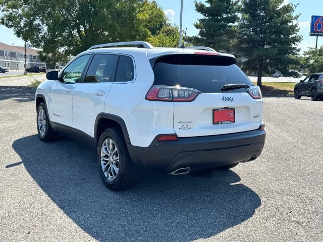 Used 2021 White Jeep Latitude Lux image 7