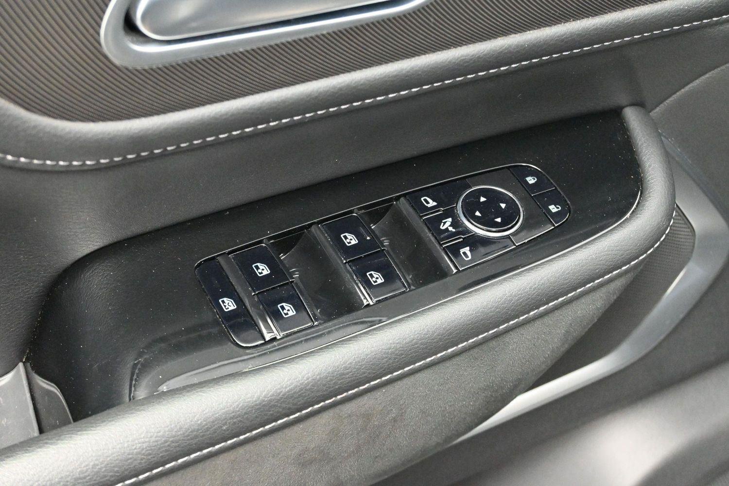 Used 2025 Black Obsidian INFINITI LUXE image 10