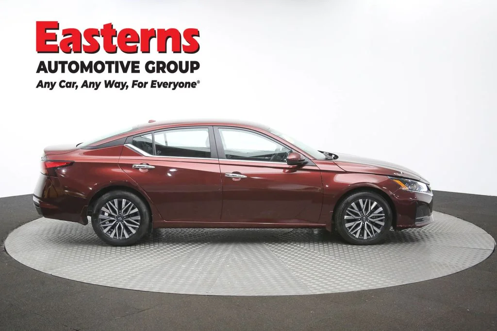 Used 2023 Red Nissan 2.5 SV image 44