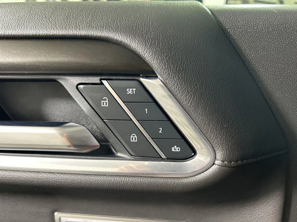 Used 2025 Onyx Black GMC Denali image 21