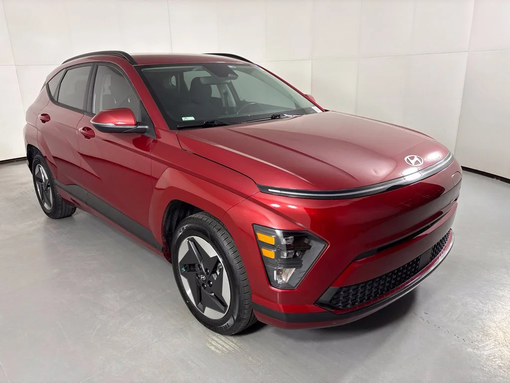Used 2025 Red Hyundai SEL image 2