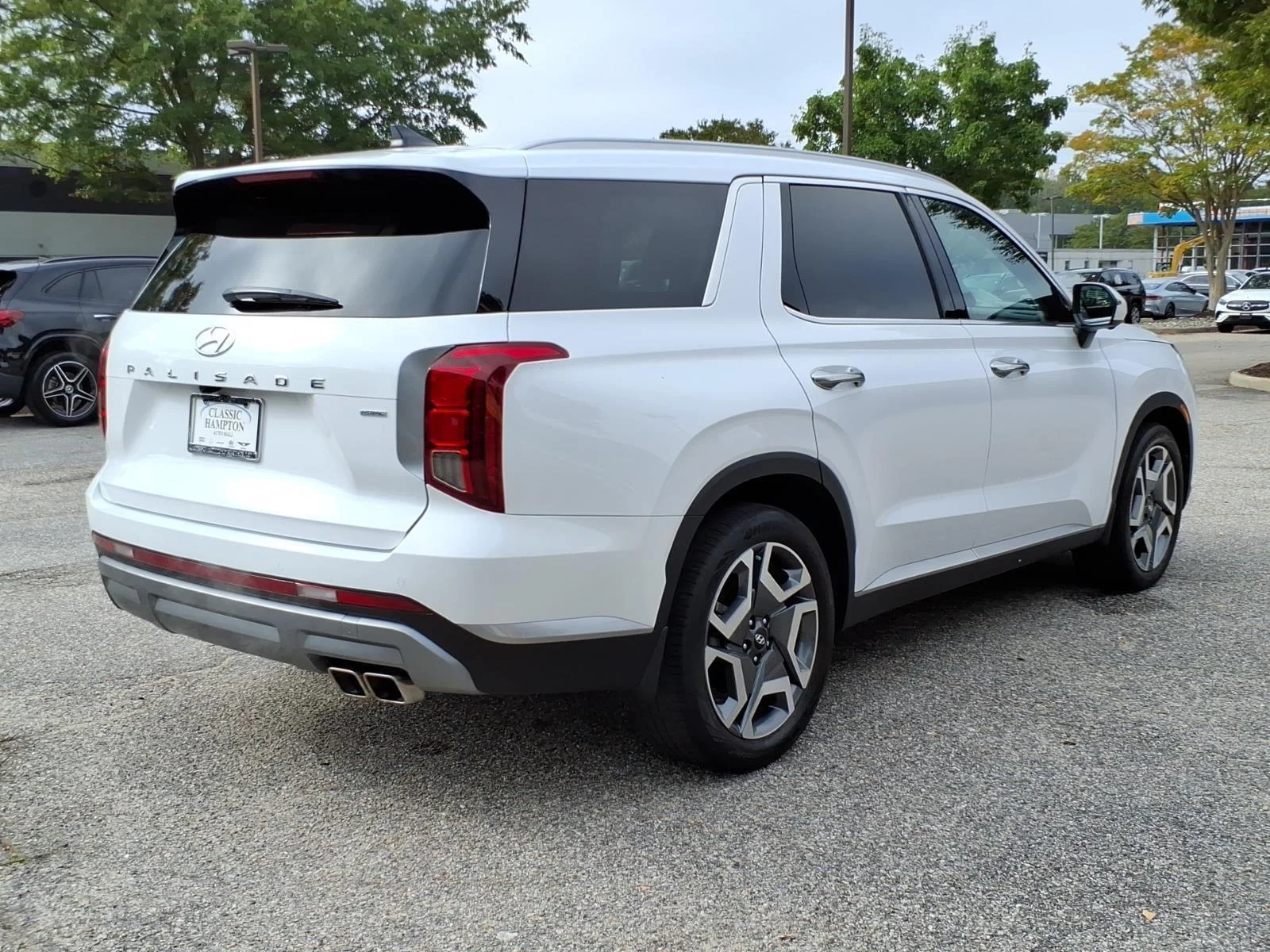 Used 2025 Hyper White Hyundai SEL Premium 7P image 8