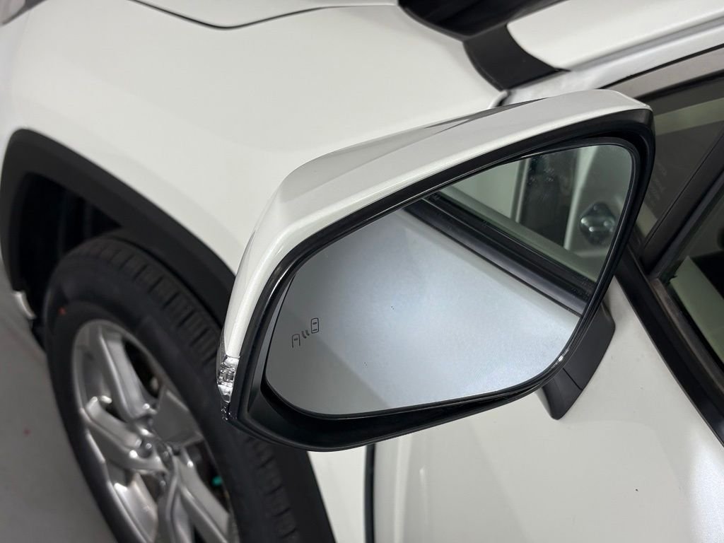 Used 2021 White Toyota XLE Premium image 13