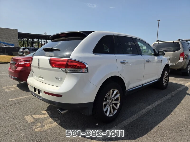 Used 2014 White Platinum Clearcoat Metal LINCOLN BASE image 4
