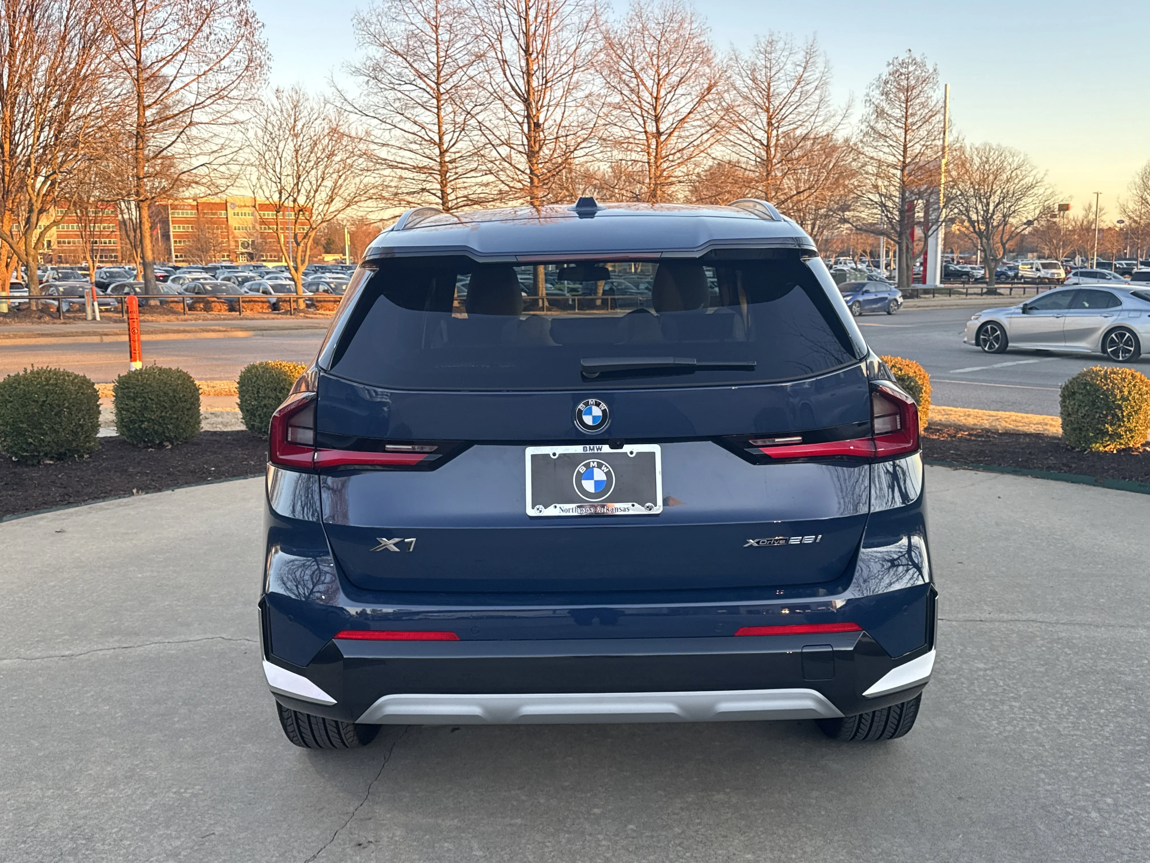 New 2026 0C7R Night Dusk Blue Metallic BMW xDrive28i image 4