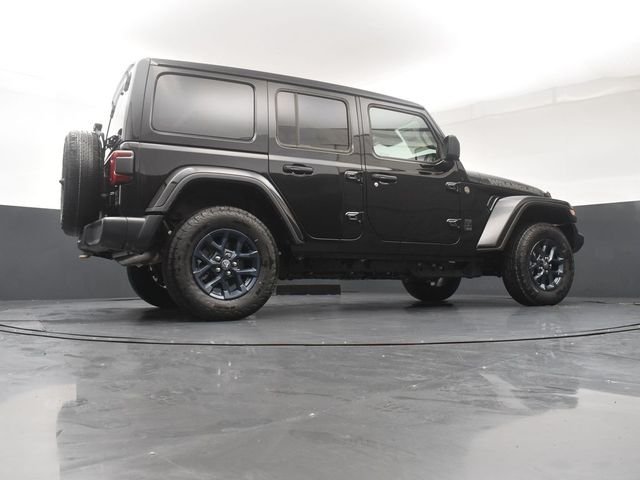 New 2026 Black Clear-Coat Exterior Paint Jeep 85th Anniversary Edition image 24