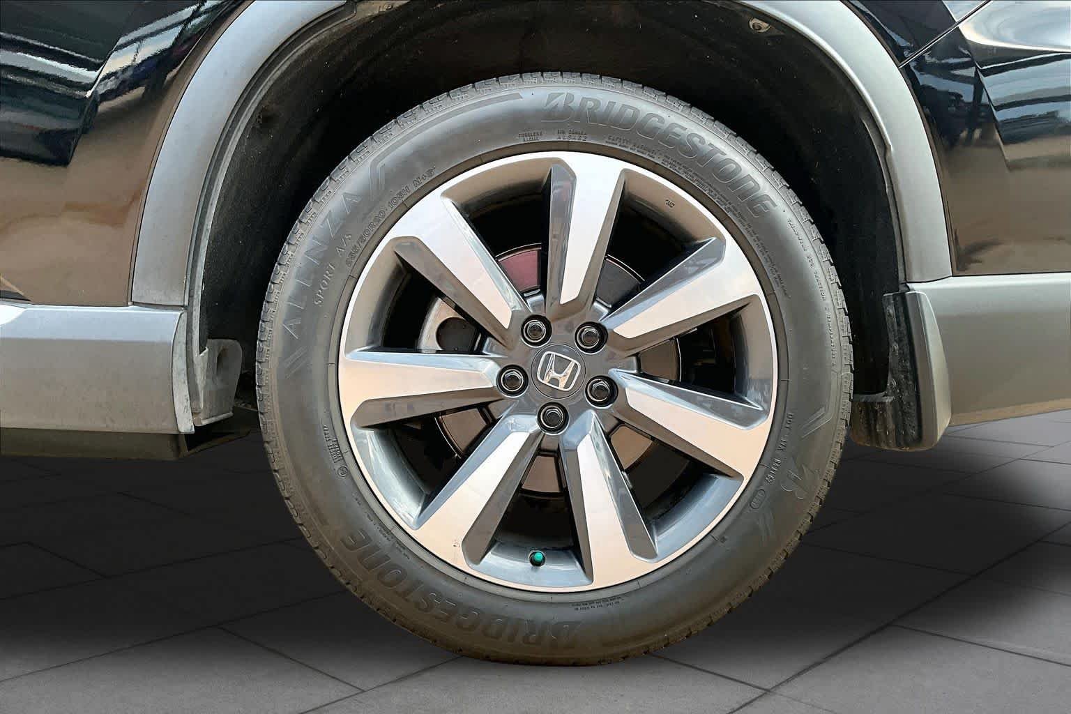 Used 2025 Crystal Black Pearl Honda Touring image 11