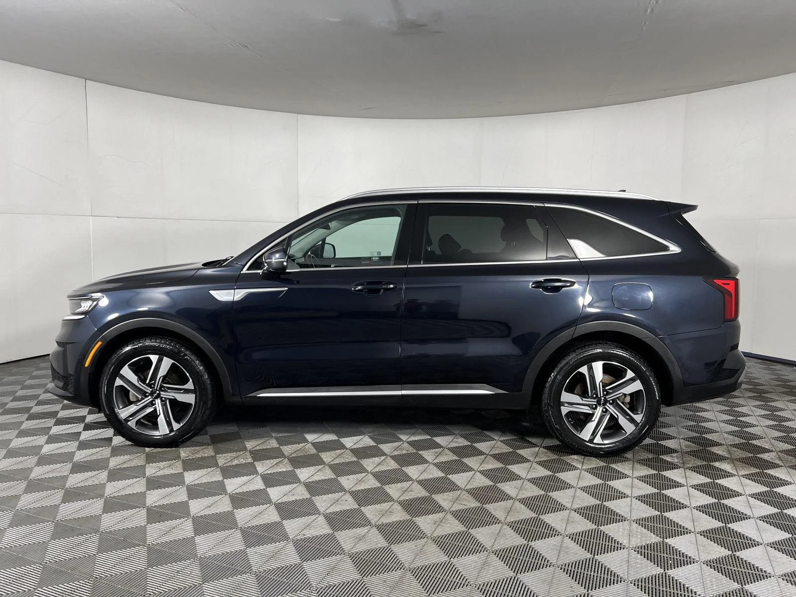 Used 2023 Gravity Blue Kia EX image 5