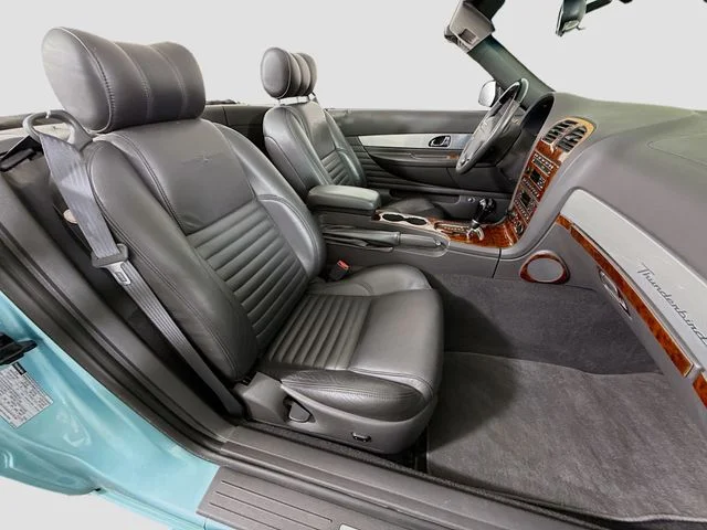 Used 2002 Blue Ford Base image 22