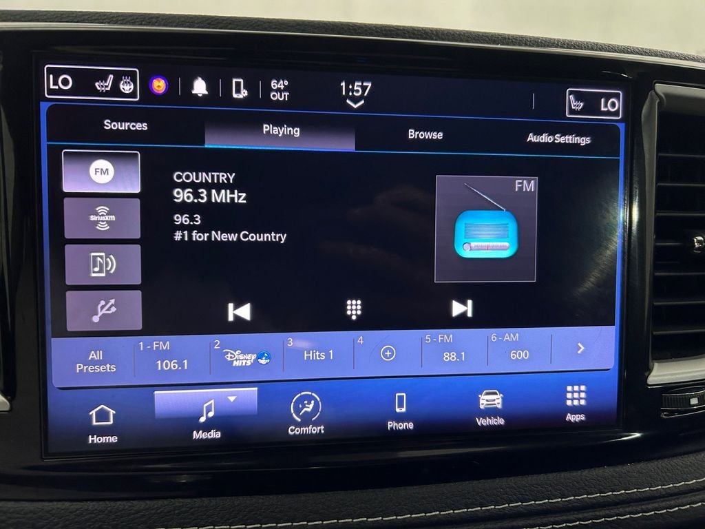 Used 2023 Silver Chrysler Touring L image 11