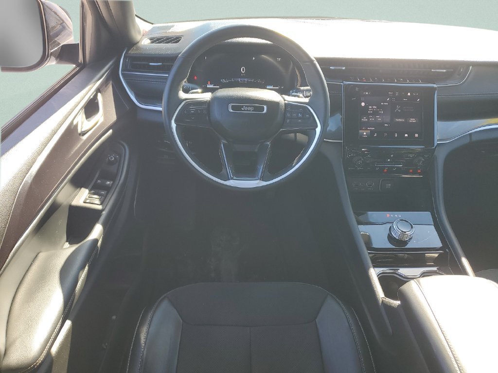Used 2022 White Jeep Altitude image 12