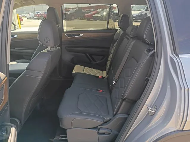 Used 2025 Gray Volkswagen 2.0T SE w/Technology image 24