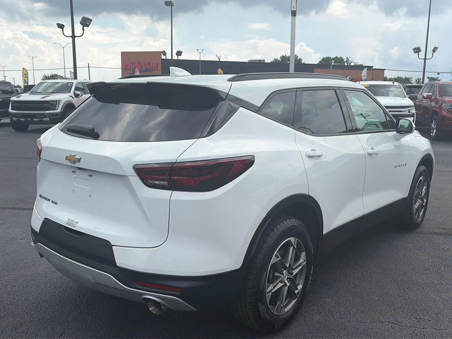 Used 2023 Summit White Chevrolet 2LT image 5