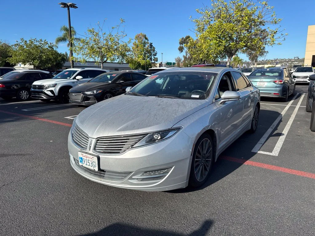 Used 2016 Silver Lincoln Base image 1