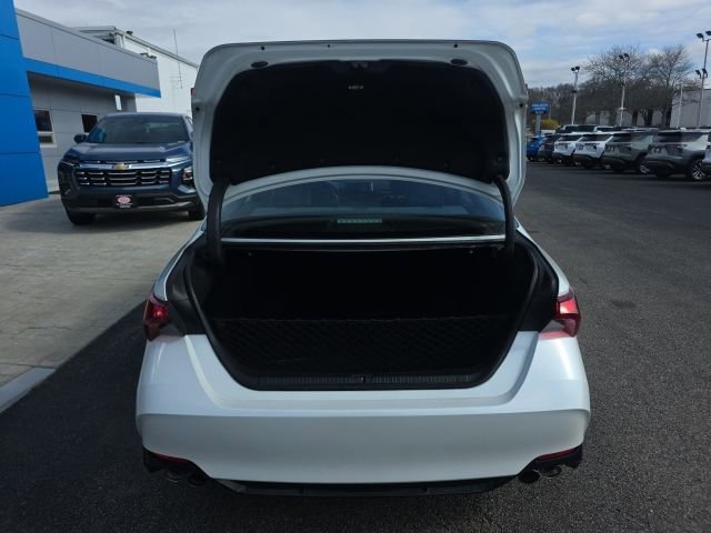 Used 2019 White Toyota XLE image 32