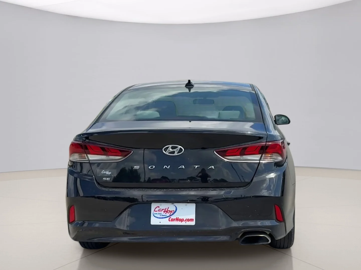 Used 2018 Black Hyundai SE image 4